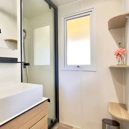 Camping Mobil-home Les Lauriers Roses Siblu 4**** Fréjus