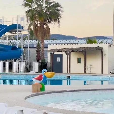 Camping Mobil-home Les Lauriers Roses Siblu 4**** *